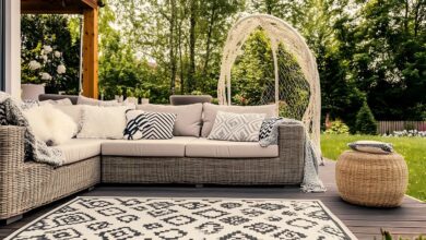Covoare pe terasă? Deschide-ți mintea la ideea unui spațiu exterior rafinat